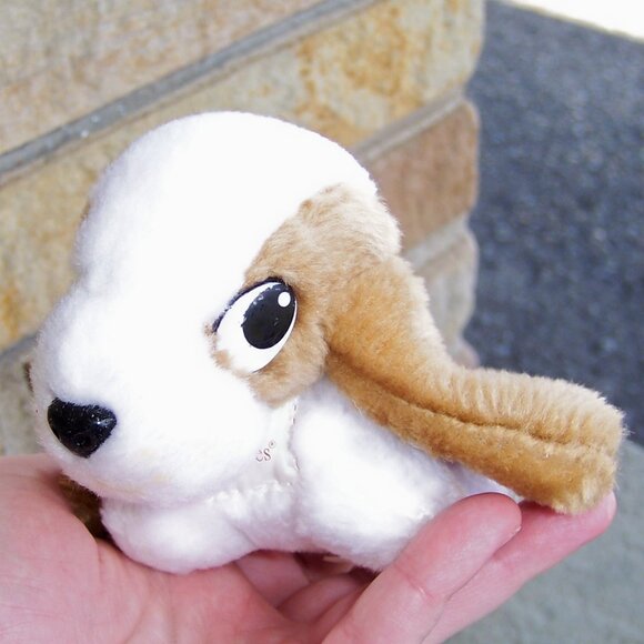 Vintage 80s Hush Puppies Plush Basset Hound 4" Mini Toy Dog - Picture 1 of 4